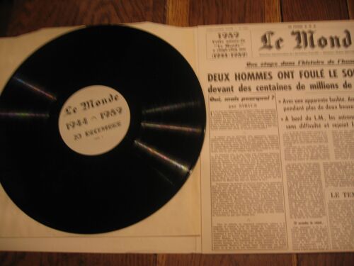 Cette  Annes  La  1944 / 1969 Deux  Hommes  Ont Foule Le  Sol De La  Lune  Armstrong Aldrin