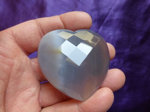 Pendentif Coeur En Agate À Facettes - Gris Avec Belle Transparence À La Lumière. 5.4 Cm. Lot 1995