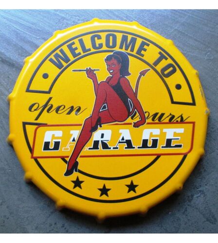 Plaque Metal Capsule Jaune Avec Une Diablesse Welcome To Garage 21cm Deco Tole