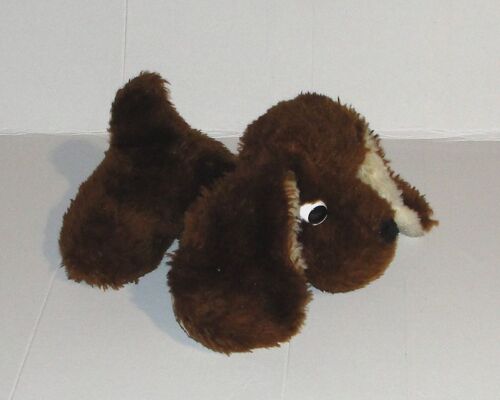 Peluche Chien Marron Cocker A Plat Langue Rouge Collier
