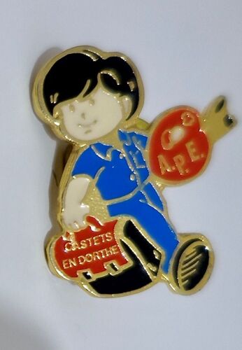 Pin's Tourisme, Association, Enfants, Élèves, École. Egf. Ville De Castets-En Dorthe. Gironde, Nouvelle -Aquitaine. A.P.E : Association Parents D'élèves