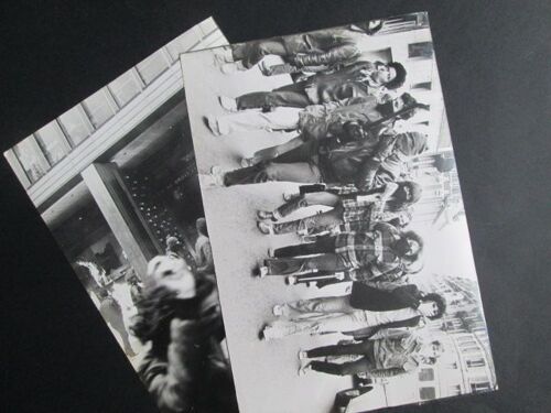 Lot De Deux Photographies, Manifestation Contre Le Mundial En Argentine, 1978.