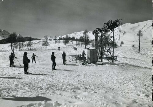Carte Postale De Vars Sainte-Marie (Hautes-Alpes) Champ De Ski Et Téléski De La Mayt (Réf.9828)