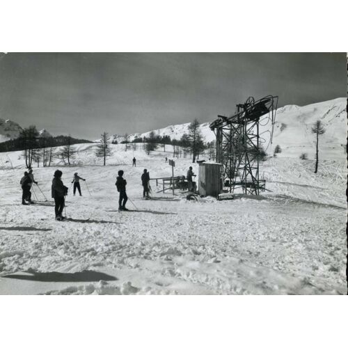 Carte Postale De Vars Sainte-Marie (Hautes-Alpes) Champ De Ski Et Téléski De La Mayt (Réf.9828)