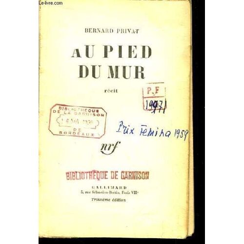 Au Pied Du Mur. Récit