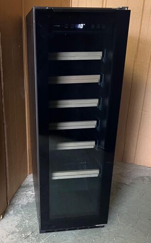 Cave à vin 30cm d'occasion sous plan Marque AVINTAGE type AVU25GMO