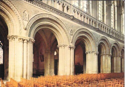 Bayeux Cathédrale Arcades Romanes De La Nef