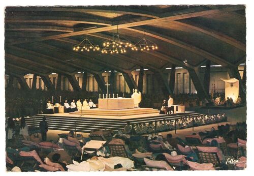 Lourdes La Basilique Souterraine Saint-Pie X