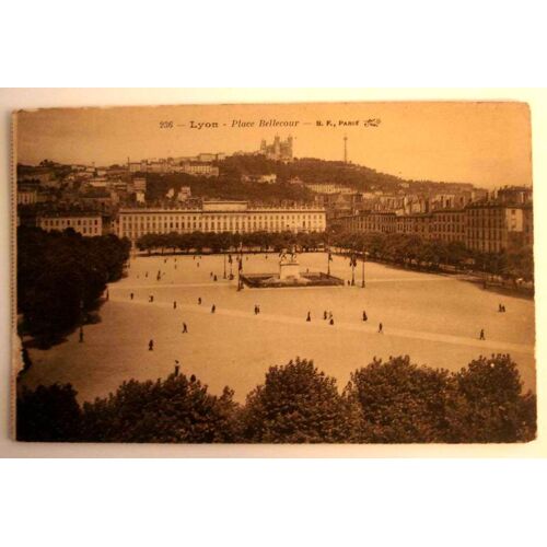 Carte Postale Ancienne Rhone Lyon Place Bellecour