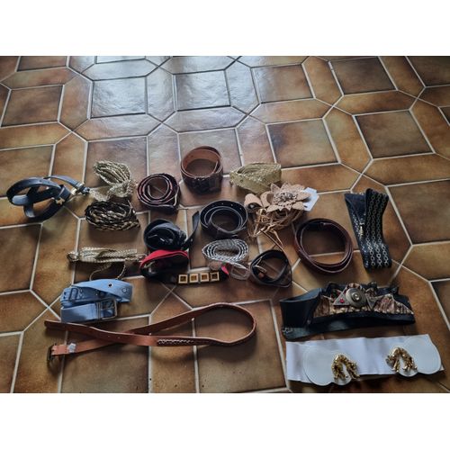 Lot De 19 Ceintures Pour Femme