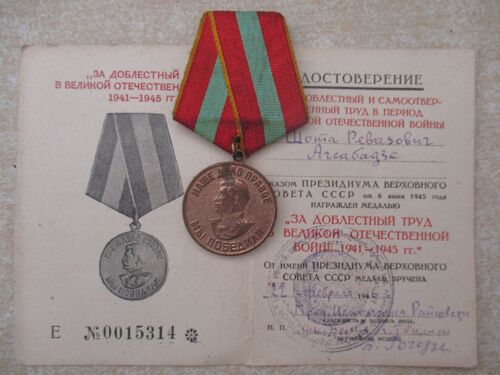 Médaille Du Travail Valeureux Guerre 41/45