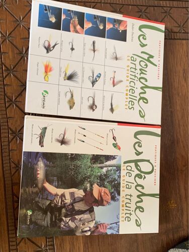 2 Livres De Pêche.  Les Mouches Artificielles. Les Pêches De La Truite. Le Guide Complet Pratique Et Passion. Editions Artemis.