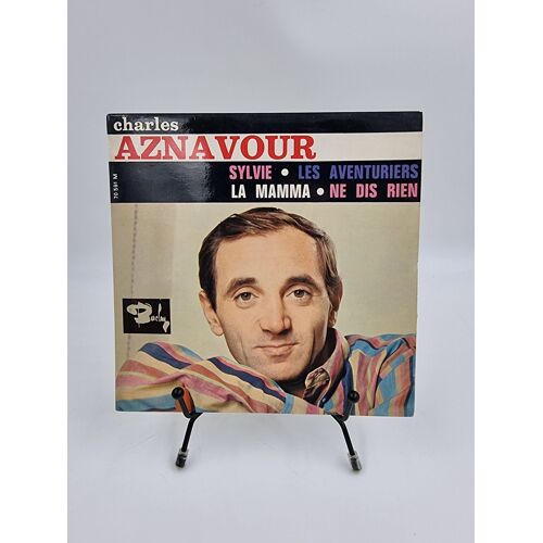 Vinyle 45 Tours Charles Aznavour : Sylvie / Les Aventuriers / La Mamma / Ne Dis Rien Avec Fourreau