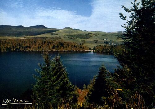 Carte Postale De Besse Et Sainte-Anastasie (Puy De Dôme) Le Lac Pavin Et Les Monts Dore (Réf.10050)