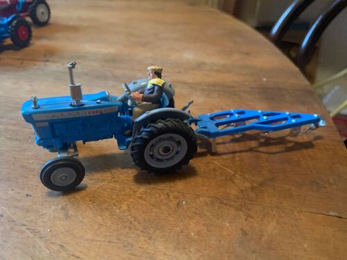 Lot Tracteur Ford Super Major Et Charrue Corgie Made In Gb Sans Boîte-Corgi