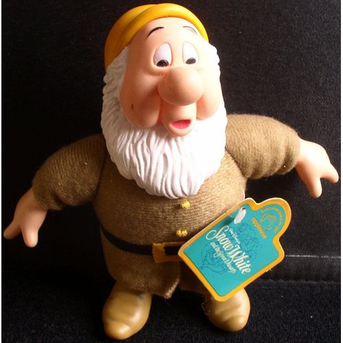 Atchoum De La Famille Des Sept Nains