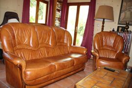 CANAPE CUIR FAUVE - 3 PLACES ET 2 FAUTEUILS ASSORTIS