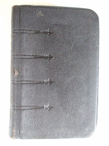 Paroissien Romain  -  Contenant Les Offices De Tous Les Dimanches Et Des Principales Fetes De L Annee En Latin Et En Francais   -----