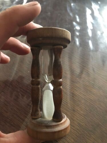 Très Jolie Ancien Petit Sablier En Bois 10cm