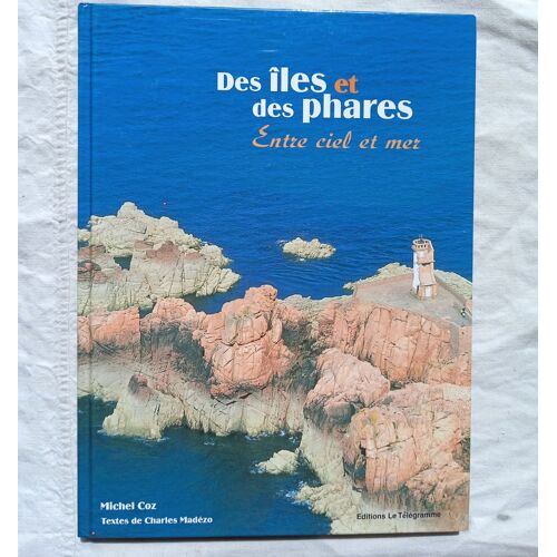 Michel Coz (Photographies) / Charles Madézo (Textes), Des Îles Et Des Phares : Entre Ciel Et Mer, Editions Le Télégramme, 2004