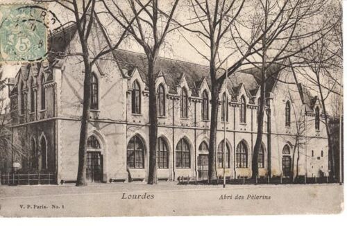 Cpa Lourdes " Abri Des Pélerins "