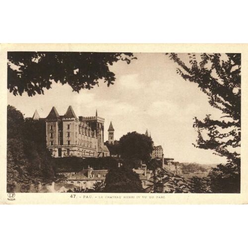 Cpa Pau " Le Chateau Henri Iv Vu Du Parc "