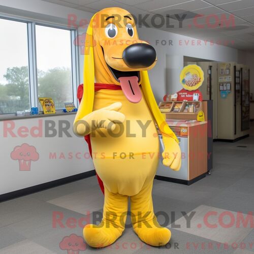 Personnage De Costume De Mascotte Redbrokoly De Hot Dogs Jaune Habillé Avec Un Pantalon Habillé Et Des Pinces À Chaussures