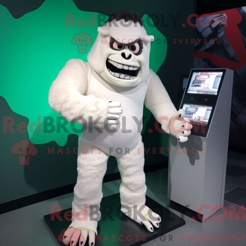Costume Mascotte Redbrokoly De Crâne D Argent Habillé D Une Robe De Soirée Et De Porte-Clés