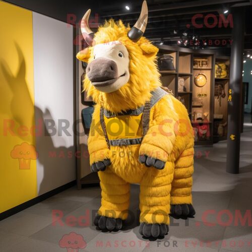 Mascotte Redbrokoly De Rhinocéros Laineux Jaune Personnage Habillé Avec Un Jean Évasé Et Des Bretelles