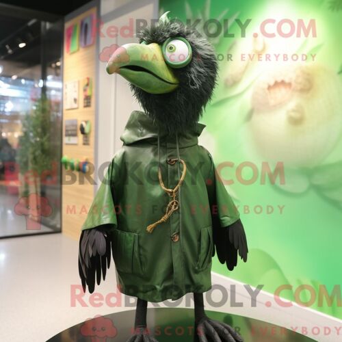 Costume De Mascotte Redbrokoly De Corbeau Vert Forêt Habillé D Un Imperméable Et De Pinces À Cheveux