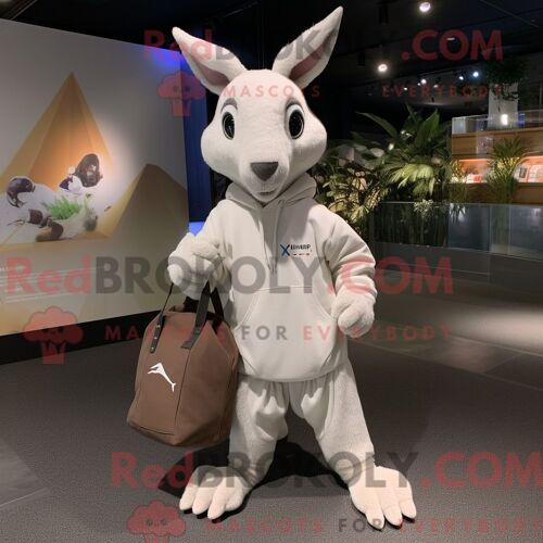 Mascotte Redbrokoly De Kangourou Blanc Costume De Personnage Habillé D Un Sweat Et De Cabas