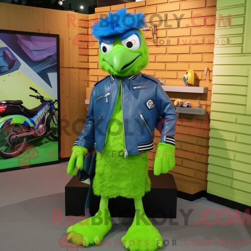 Personnage De Costume De Mascotte Redbrokoly De Geai Bleu Vert Citron Habillé Avec Une Veste De Motard Et Des Sacs Fourre-Tout