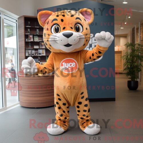 Personnage De Costume De Mascotte Redbrokoly De Jaguar Peach Habillé Avec Un Jean Et Des Ceintures De Smoking