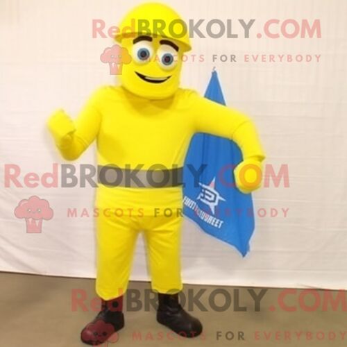 Costume De Mascotte Redbrokoly De Soldat Spartiate Jaune Citron Habillé D Une Chemise En Chambray Et De Pinces À Chaussures