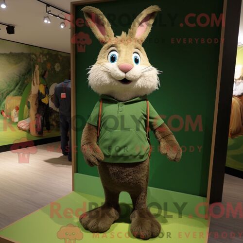 Costume De Mascotte Redbrokoly De Lapin Sauvage Habillé D Un T-Shirt À Col En V Et De Pinces À Chaussures
