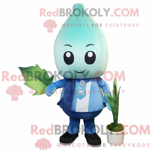 Costume Mascotte Redbrokoly De Renne Vert Habillé D Un Short Cargo Et D Écharpes