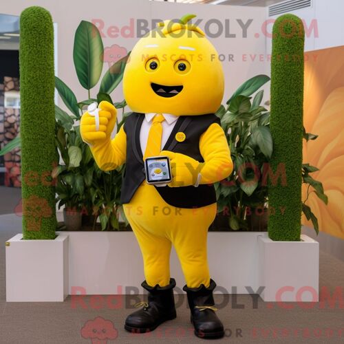 Mascotte Redbrokoly De Betterave Jaune Habillée D Un Pantalon De Costume Et De Montres Connectées