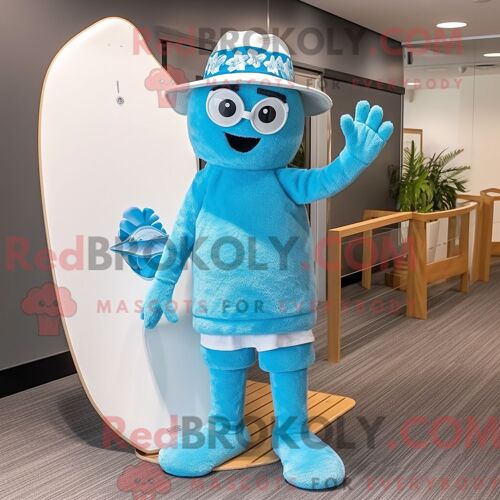 Costume De Mascotte Redbrokoly De Framboise Bleu Ciel Habillé Avec Un Short Et Des Chapeaux