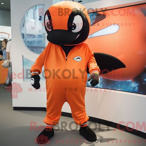 Costume De Mascotte Redbrokoly D Épaulard Orange Personnage Habillé D Une Combishort Et De Lacets De Chaussures