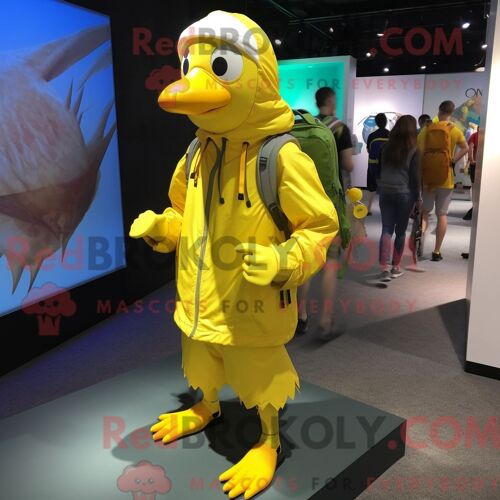 Costume Mascotte Redbrokoly De Pigeon Jaune Habillé D Un Coupe-Vent Et De Sacs À Dos