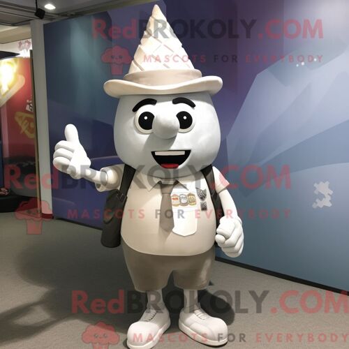 Personnage De Costume De Mascotte Redbrokoly De Cornet De Crème Glacée Argenté Habillé Avec Un Short Cargo Et Des Épinglettes
