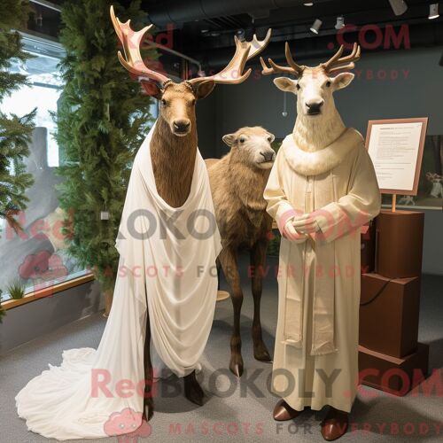 Costume De Mascotte Redbrokoly D Élan Irlandais Beige Habillé D Une Robe De Mariée Et De Châles