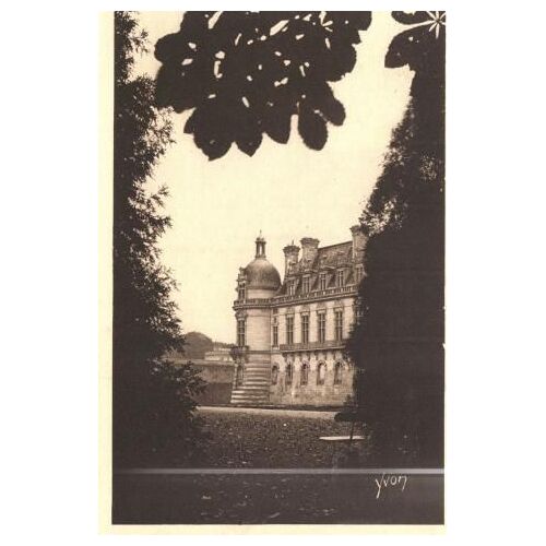 Cpa Chantilly " Une Aile Du Chateau "