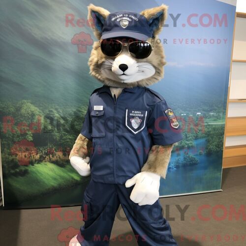 Costume Mascotte Redbrokoly De Lynx Bleu Marine Habillé D Un Pantalon Cargo Et De Lunettes De Soleil