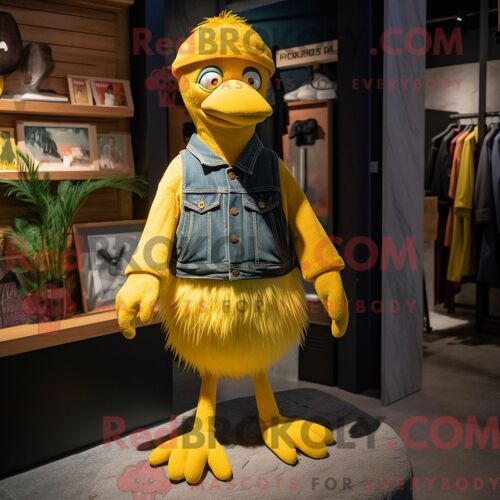 Personnage Mascotte Redbrokoly De Chou À La Crème Habillé D Un Short Et De Montres Intelligentes