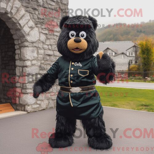 Costume De Mascotte Redbrokoly De Château Irlandais Noir Personnage Habillé D Un Pantalon Et D Anneaux En Velours Côtelé