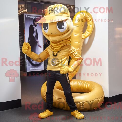 Costume Mascotte Redbrokoly D Hydra Doré Personnage Habillé Avec Un Jean Skinny Et Des Casquettes