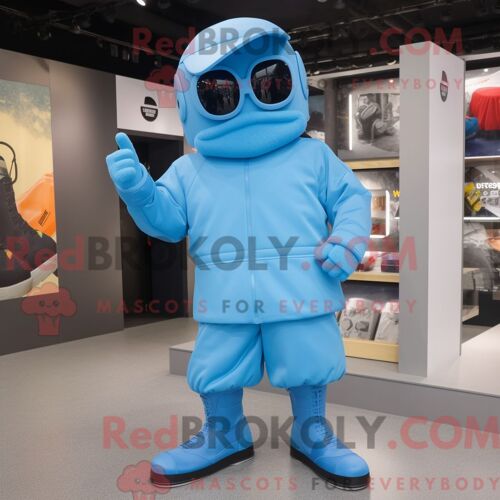 Costume Mascotte Redbrokoly De Flèche D Amour Orange Habillé Avec Une Jupe Portefeuille Et Des Bretelles