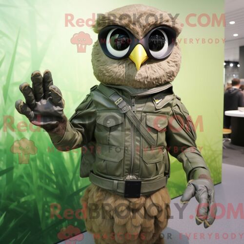 Personnage De Costume De Mascotte Redbrokoly De Chouette Olive Habillé Avec Une Veste De Moto Et Des Gants