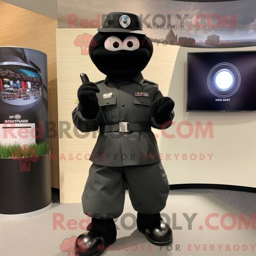 Costume Mascotte Redbrokoly Aye-Aye Rose Personnage Habillé Avec Une Chemise En Jean Et Des Casquettes